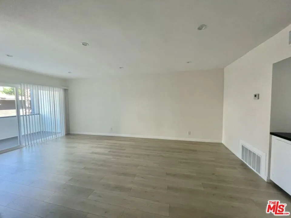 7045 Hawthorn Avenue #203 Los Angeles, CA 90028
