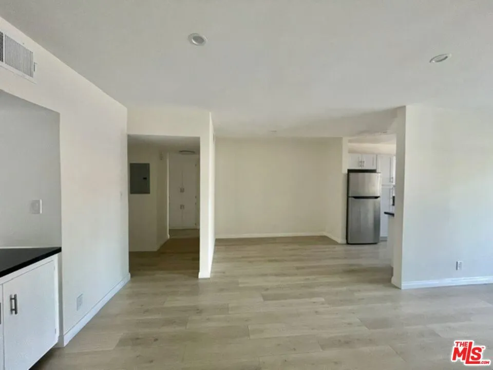 7045 Hawthorn Avenue #203 Los Angeles, CA 90028
