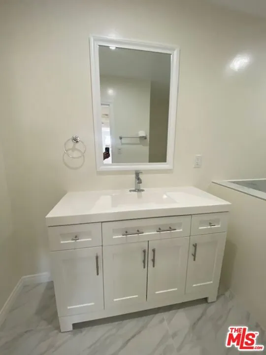 7045 Hawthorn Avenue #203 Los Angeles, CA 90028
