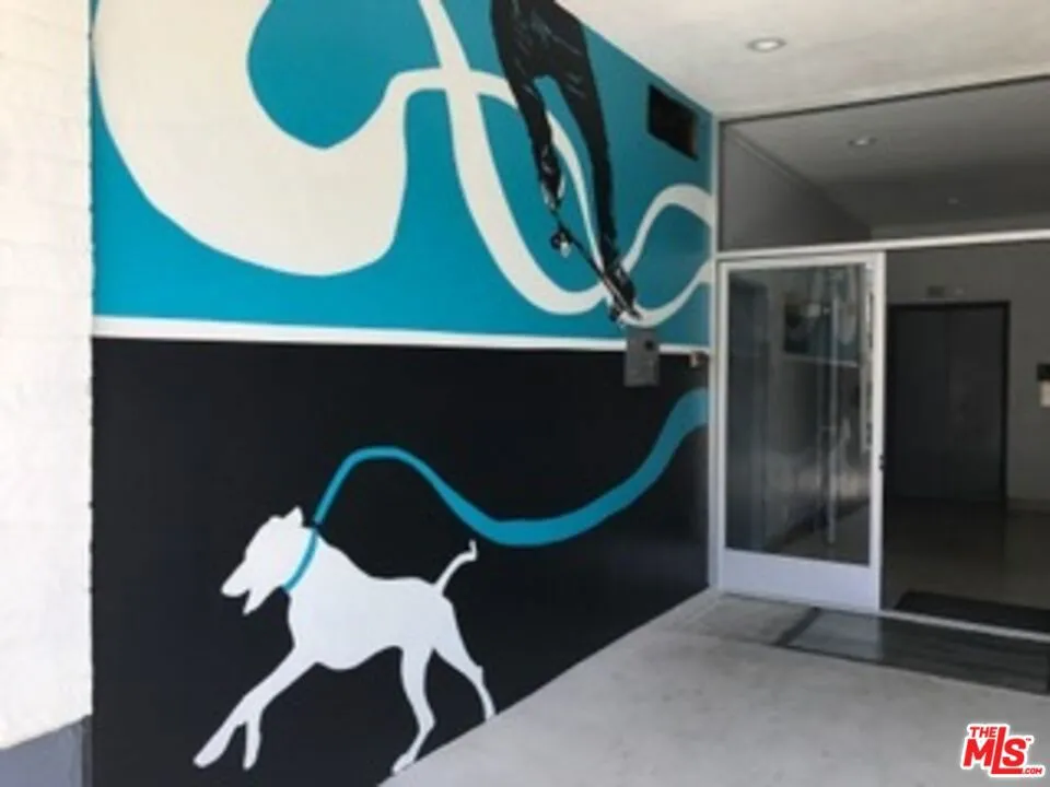 7045 Hawthorn Avenue #203 Los Angeles, CA 90028