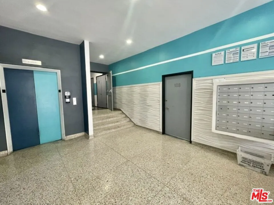 7045 Hawthorn Avenue #203 Los Angeles, CA 90028