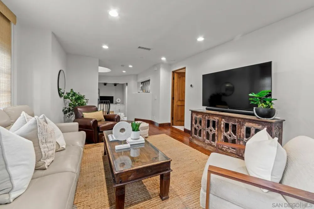 937 F Ave Coronado, CA 92118