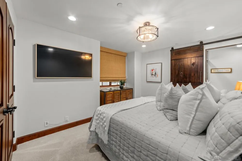 937 F Ave Coronado, CA 92118