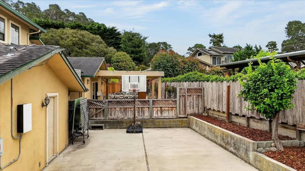 2001 Via Taormina Monterey, CA 93940