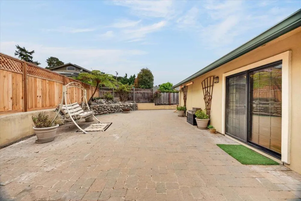 2001 Via Taormina Monterey, CA 93940