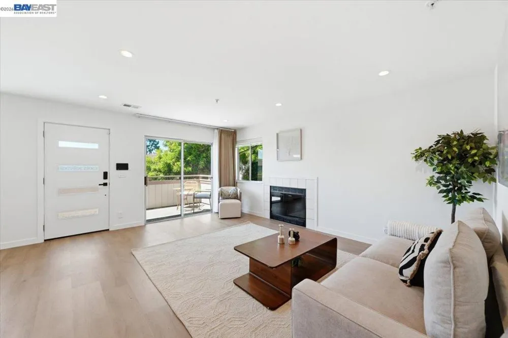 25164 COPA DEL ORO DR #201 Hayward, CA 94545