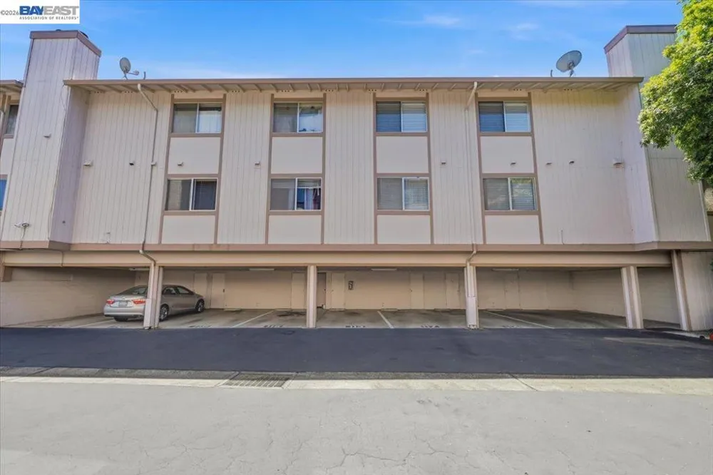 25164 COPA DEL ORO DR #201 Hayward, CA 94545