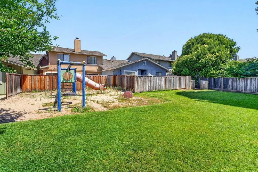 238 Brookhaven Lane Watsonville, CA 95076