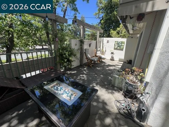 4 Mozden Ln Pleasant Hill, CA 94523