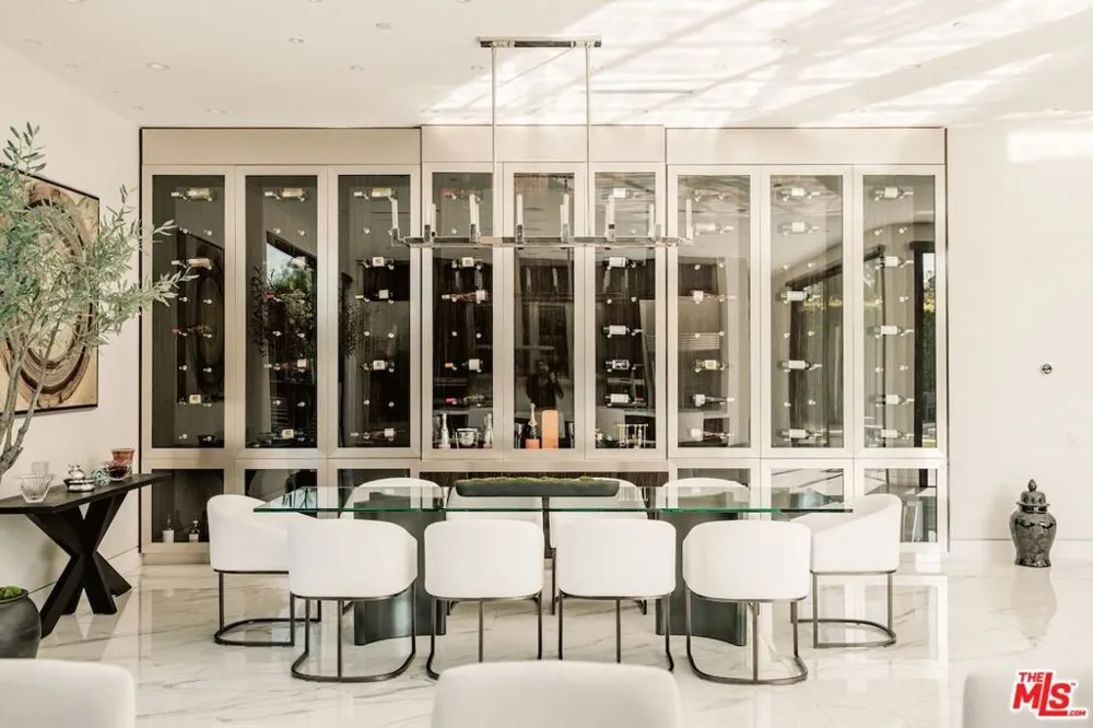 4049 Coldwater Canyon Avenue Studio City, CA 91604
