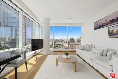 877 Francisco Street #1811