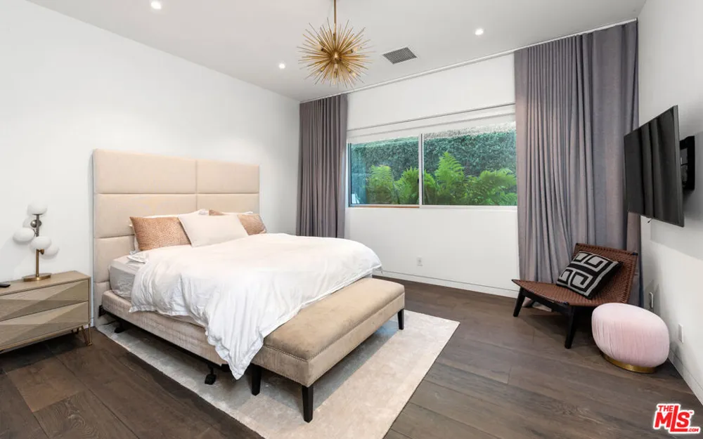 9305 Nightingale Drive West Hollywood, CA 90069