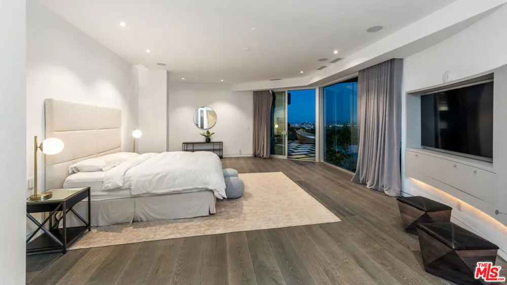 9305 Nightingale Drive West Hollywood, CA 90069