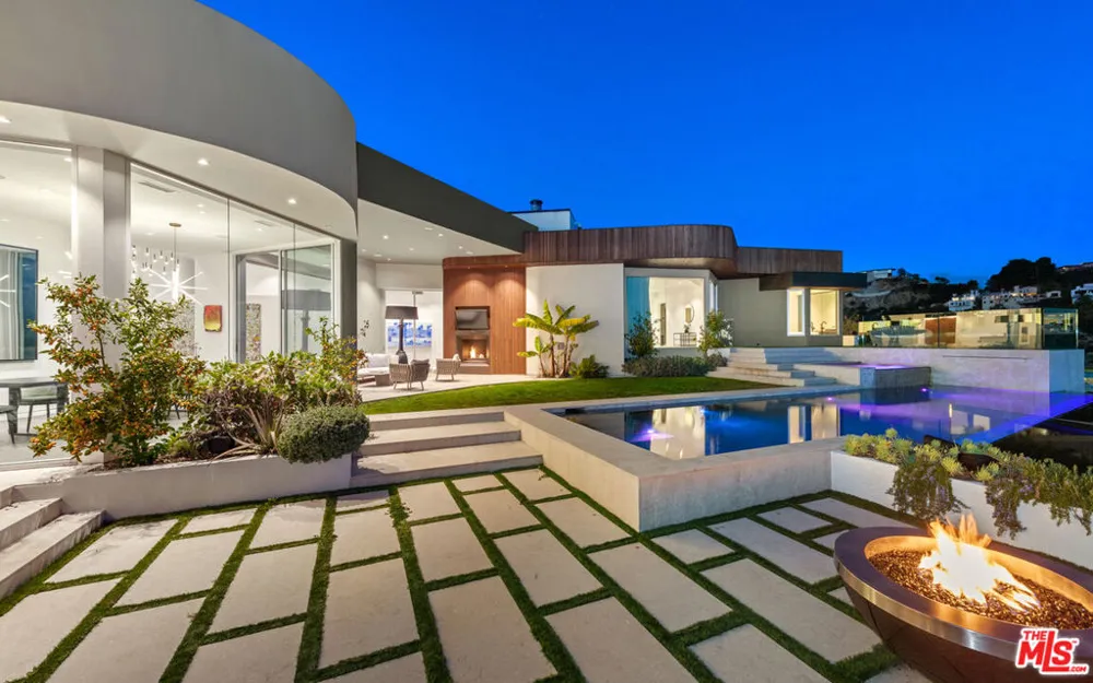9305 Nightingale Drive West Hollywood, CA 90069