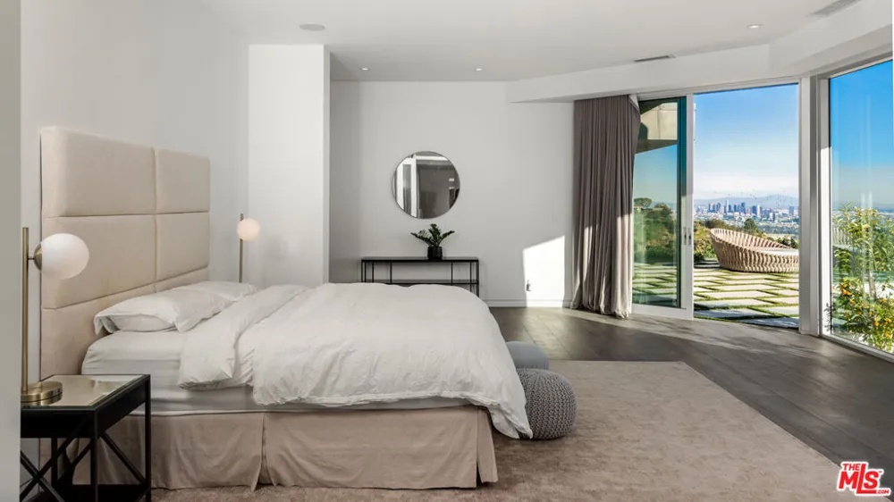 9305 Nightingale Drive West Hollywood, CA 90069
