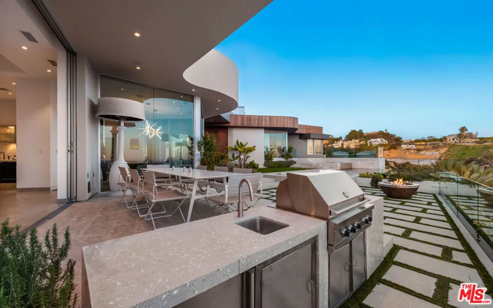 9305 Nightingale Drive West Hollywood, CA 90069