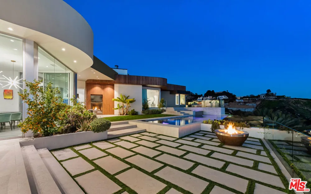9305 Nightingale Drive West Hollywood, CA 90069