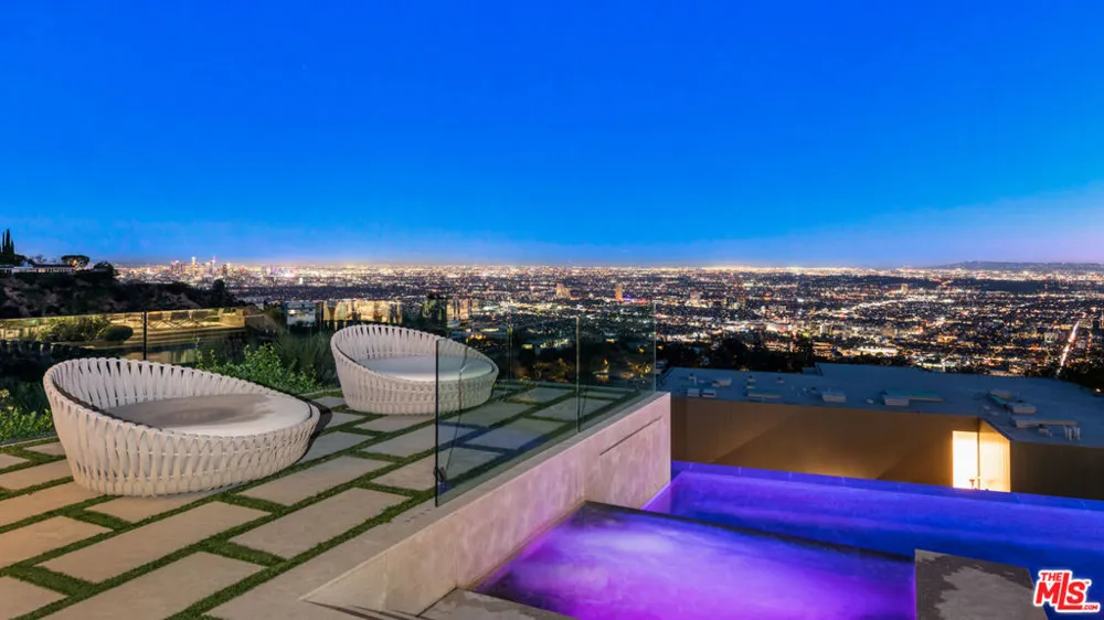 9305 Nightingale Drive West Hollywood, CA 90069