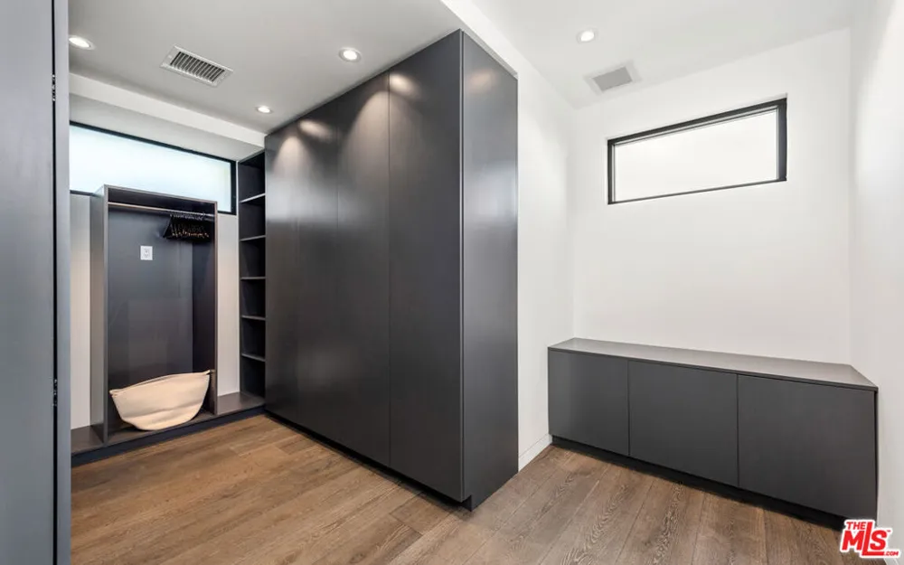 9305 Nightingale Drive West Hollywood, CA 90069