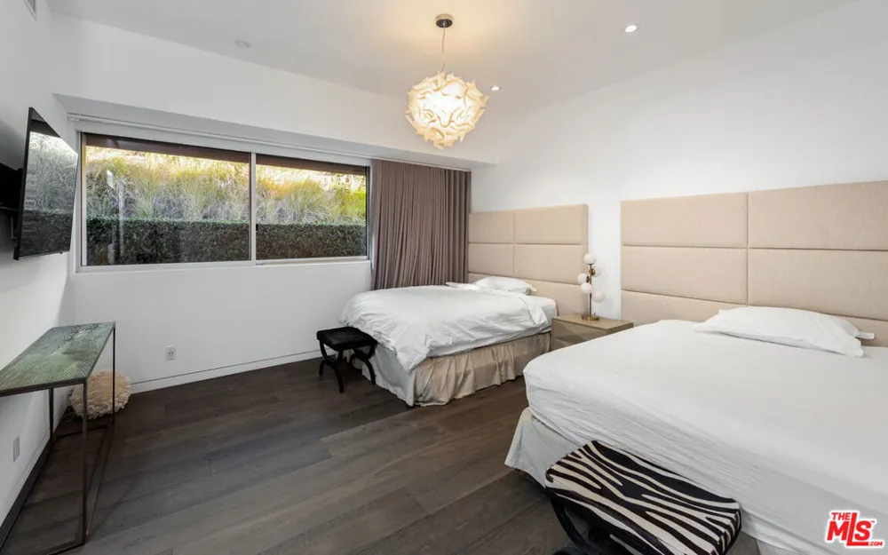 9305 Nightingale Drive West Hollywood, CA 90069