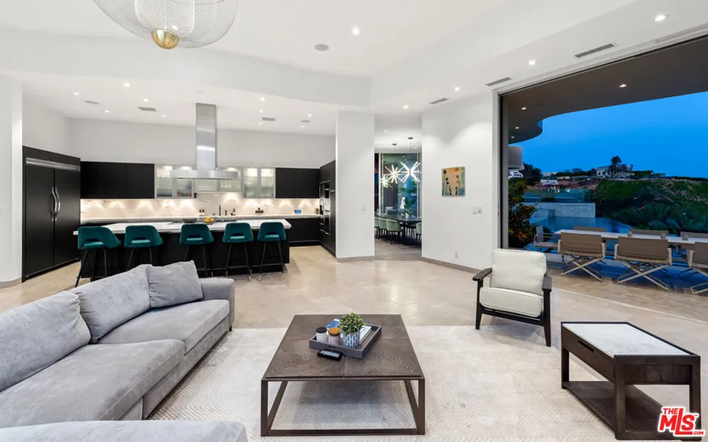 9305 Nightingale Drive West Hollywood, CA 90069