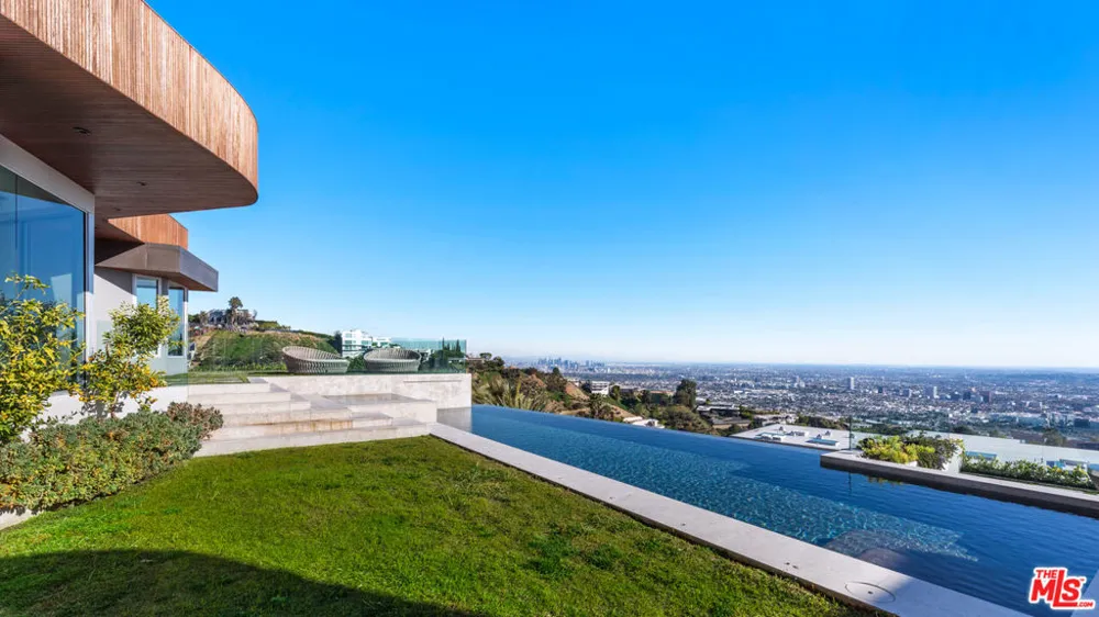 9305 Nightingale Drive West Hollywood, CA 90069