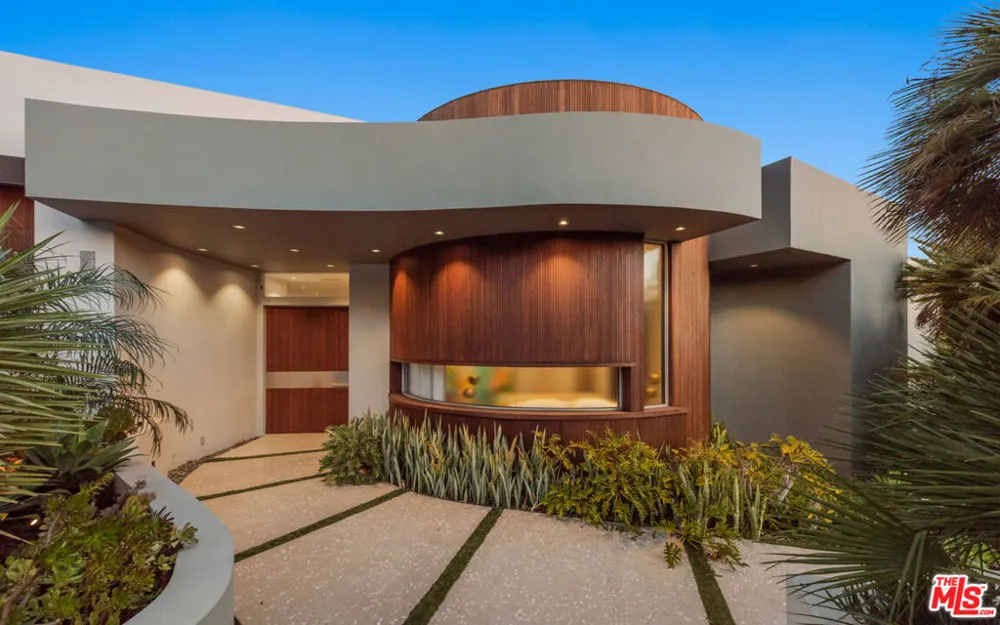 9305 Nightingale Drive West Hollywood, CA 90069