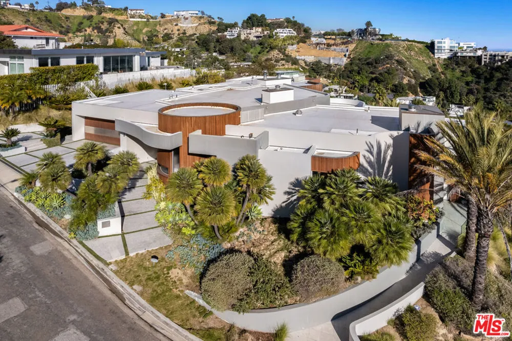 9305 Nightingale Drive West Hollywood, CA 90069