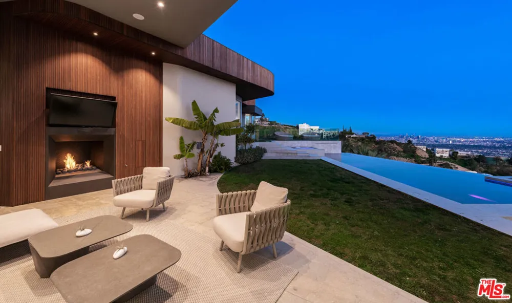 9305 Nightingale Drive West Hollywood, CA 90069
