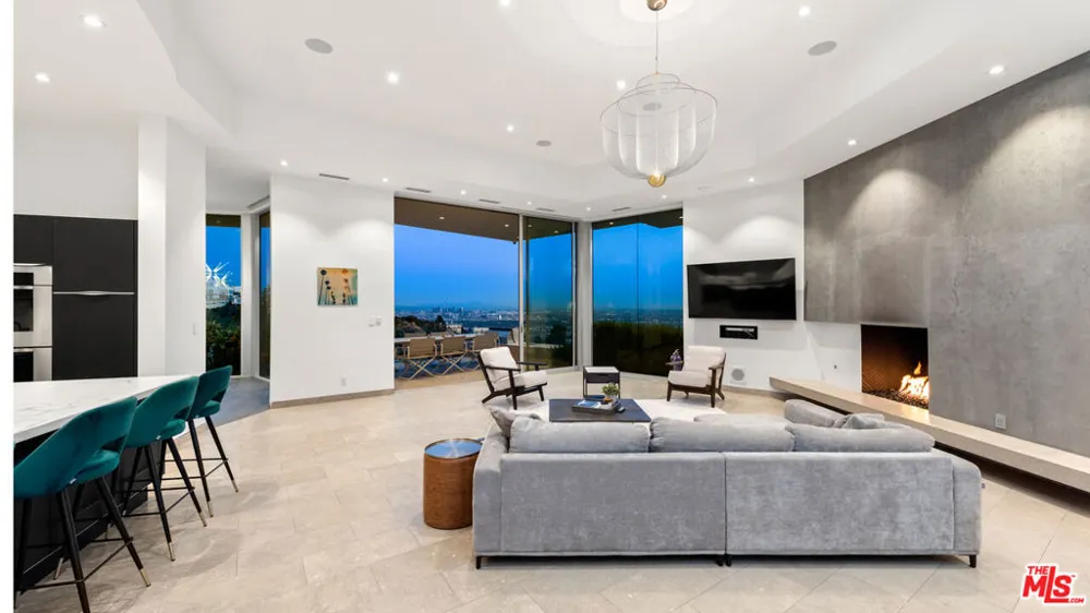 9305 Nightingale Drive West Hollywood, CA 90069