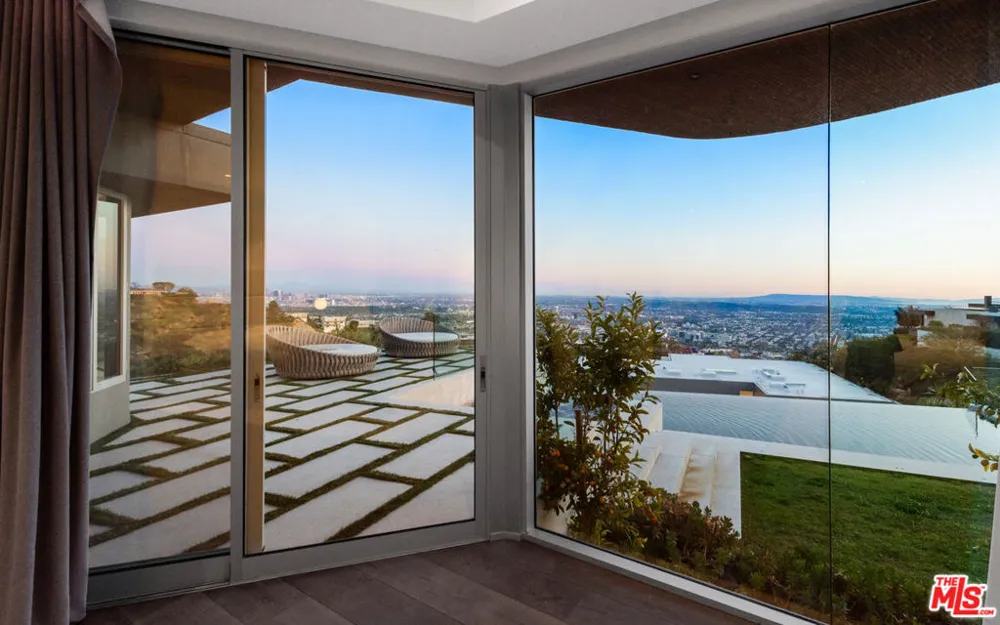 9305 Nightingale Drive West Hollywood, CA 90069