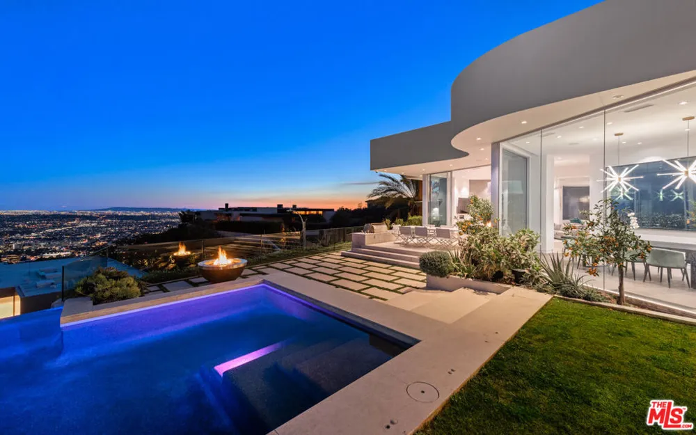 9305 Nightingale Drive West Hollywood, CA 90069