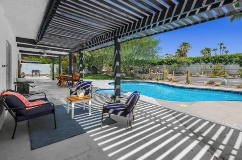 1110 E Vista Chino