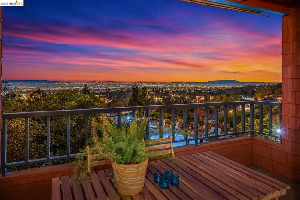 32 Sereno Circle Oakland, CA 94619