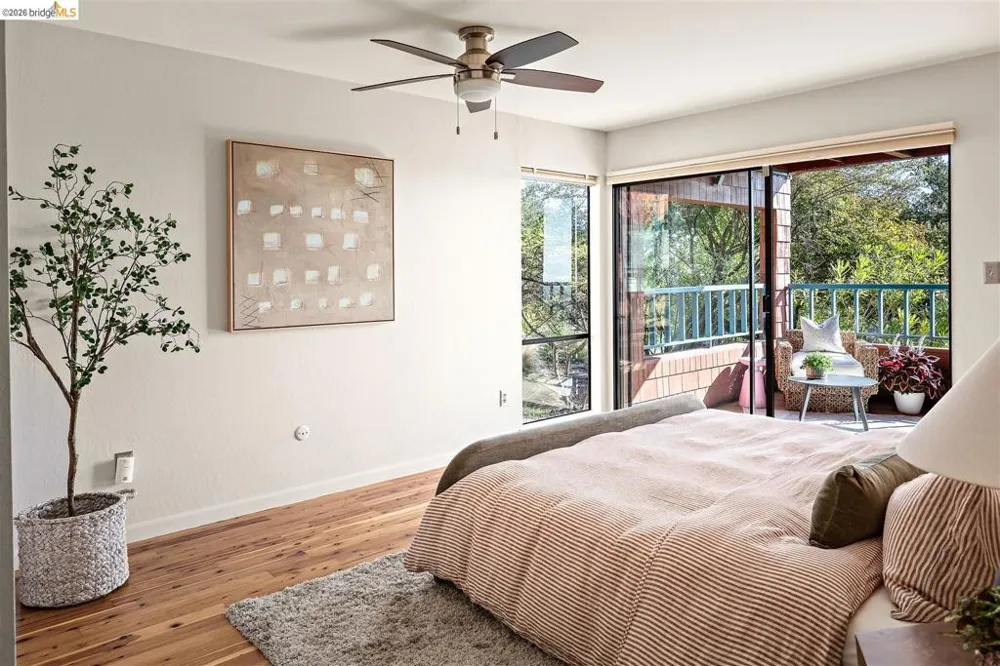 32 Sereno Circle Oakland, CA 94619