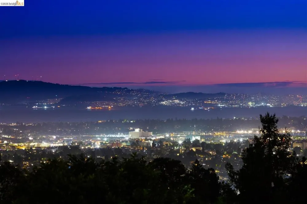 32 Sereno Circle Oakland, CA 94619
