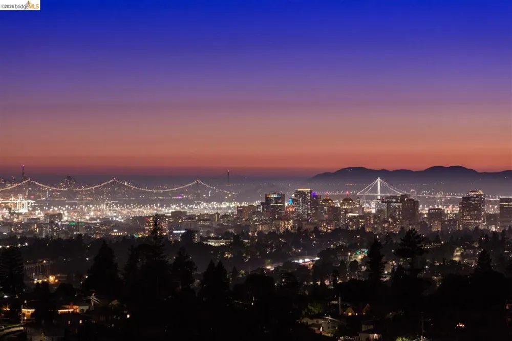 32 Sereno Circle Oakland, CA 94619