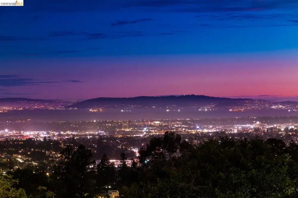 32 Sereno Circle Oakland, CA 94619