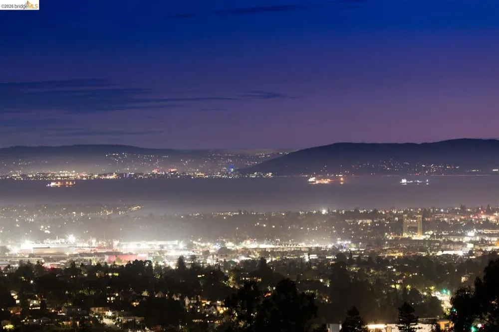 32 Sereno Circle Oakland, CA 94619