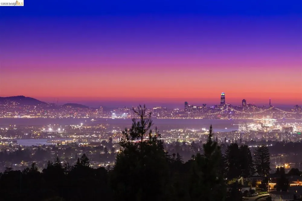 32 Sereno Circle Oakland, CA 94619