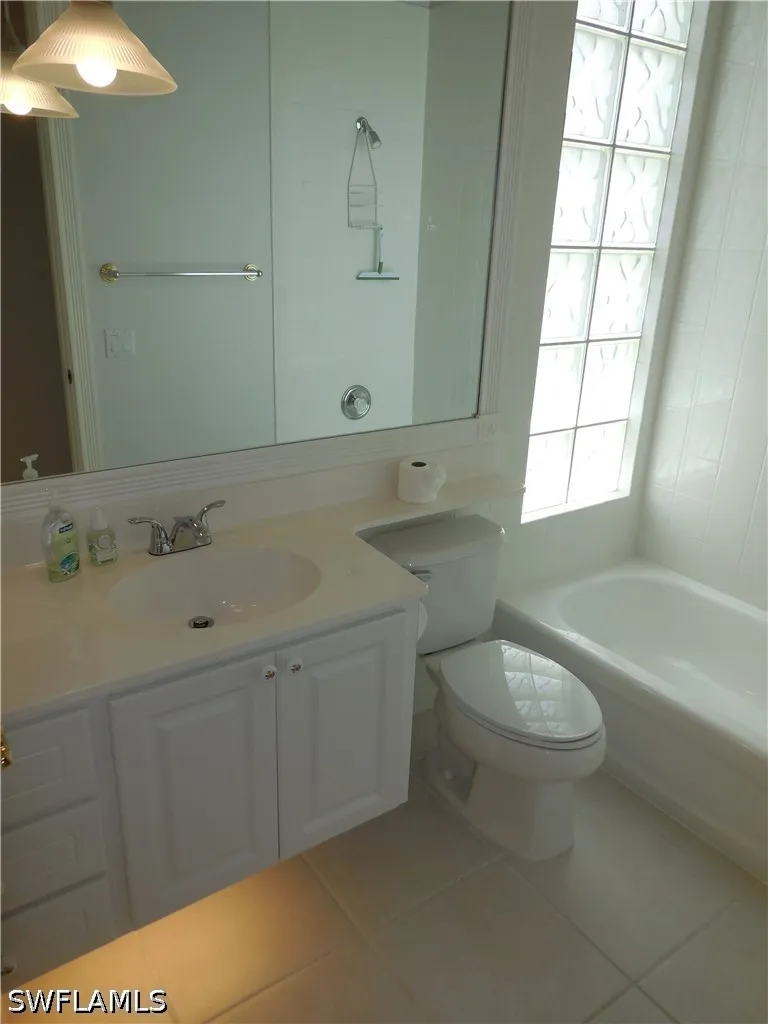 Hawkesbury Way Naples, FL 34119