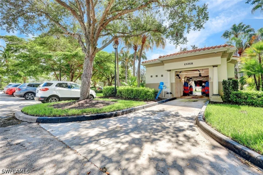 Hawkesbury Way Naples, FL 34119