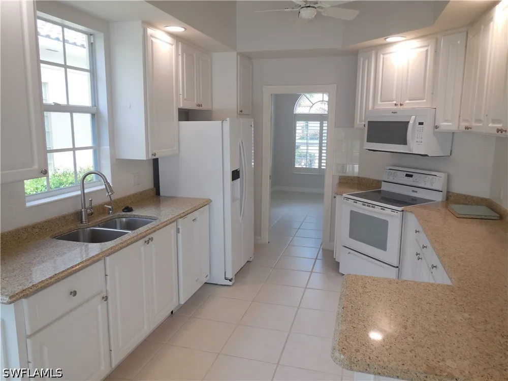 Hawkesbury Way Naples, FL 34119