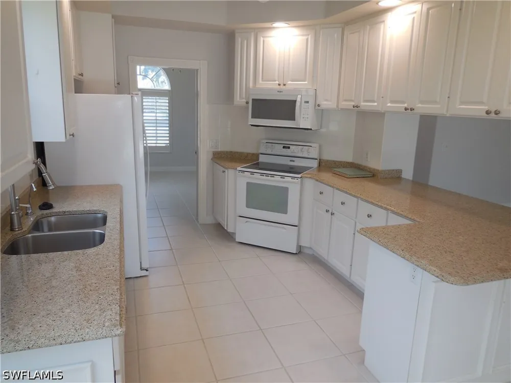 Hawkesbury Way Naples, FL 34119