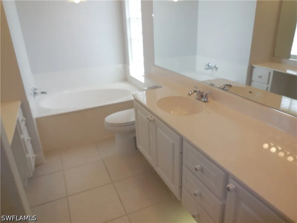 Hawkesbury Way Naples, FL 34119