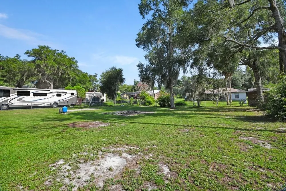 235 W RETTA STREET De Leon Springs, FL 32130