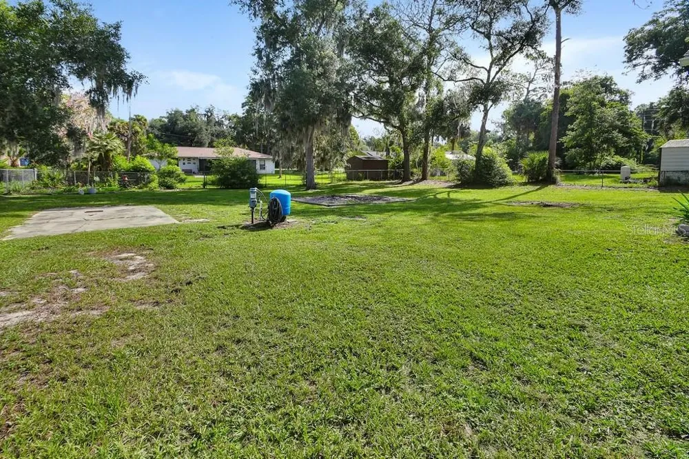 235 W RETTA STREET De Leon Springs, FL 32130