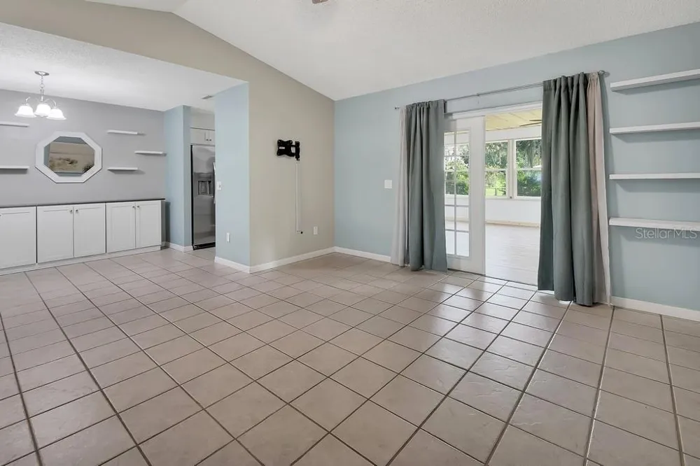 235 W RETTA STREET De Leon Springs, FL 32130