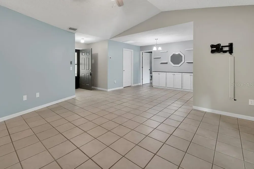 235 W RETTA STREET De Leon Springs, FL 32130