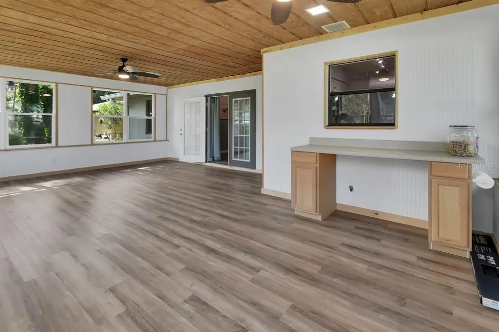 235 W RETTA STREET De Leon Springs, FL 32130